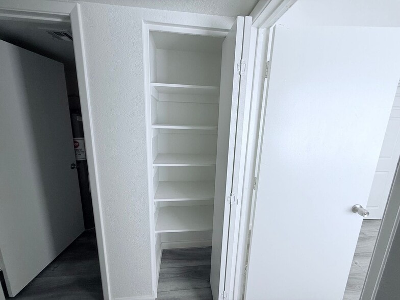 Building Photo - 2814 E Kathleen Rd