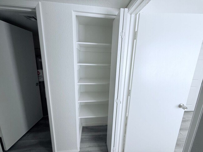 Building Photo - 1 Bedroom condo in Phoenix