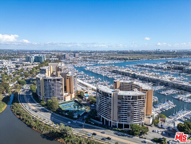 Building Photo - 4314 Marina City Dr