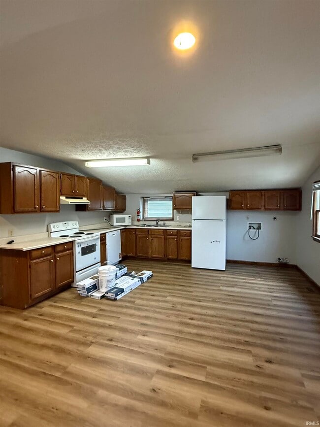 Building Photo - 1024 W Country Club Dr