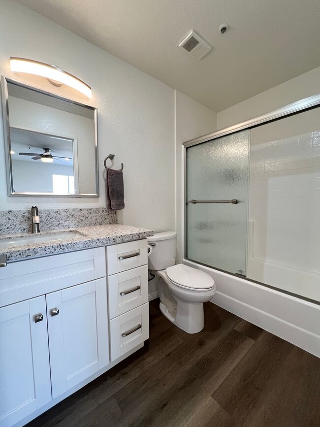 Building Photo - Upgraded 2 Bedroom 2 Bath Condo with Lots ...