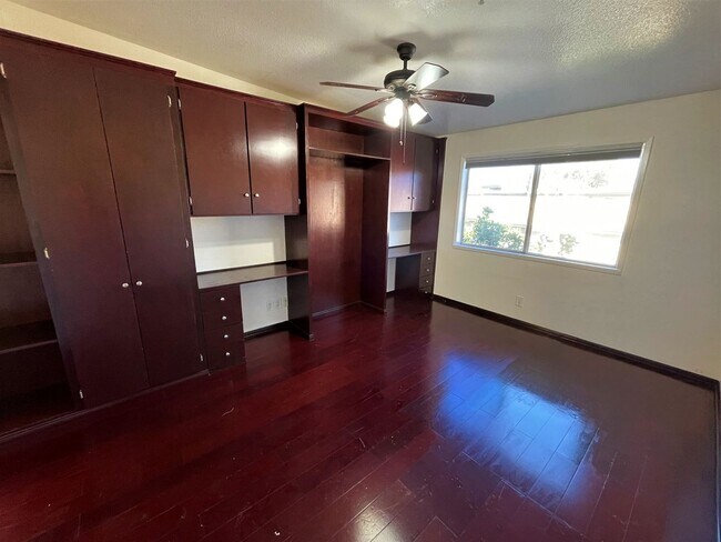 Building Photo - 15455 Sherman Way