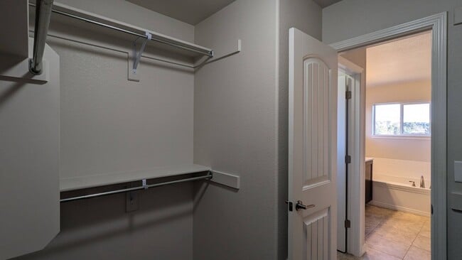 Building Photo - FOUR BED/3 BATH PRAIRIE STYLE HOME WITH GOURMET KITCHEN IN CORDERA NEIGHBORHOOD!