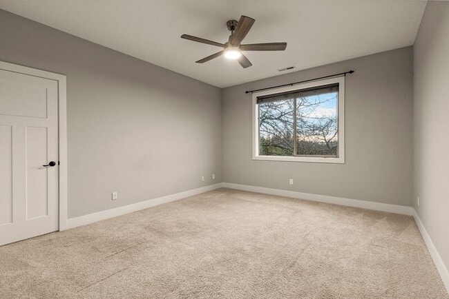 Building Photo - 7898 SW Capitol Hill Rd