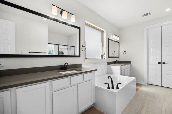 Building Photo - 116 Charro Ct