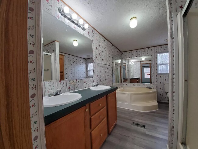 Building Photo - 109 Ellington Wy