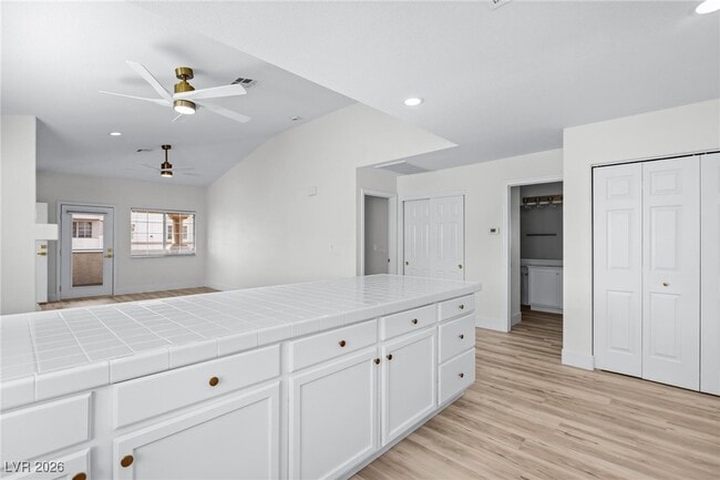 Building Photo - 3327 Erva St