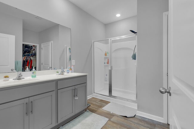 Building Photo - 402 Isabelle St