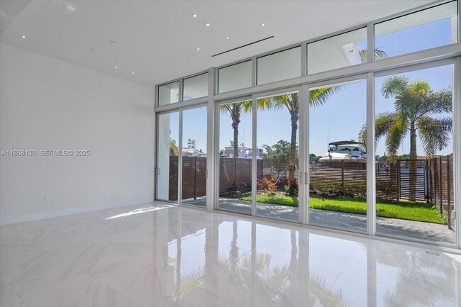 Building Photo - 3750 Yacht Club Dr