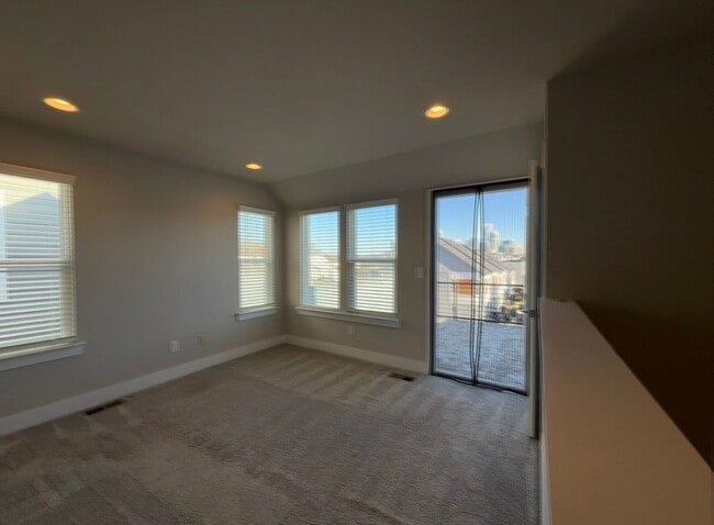 Building Photo - 2118 Bryant Park Dr