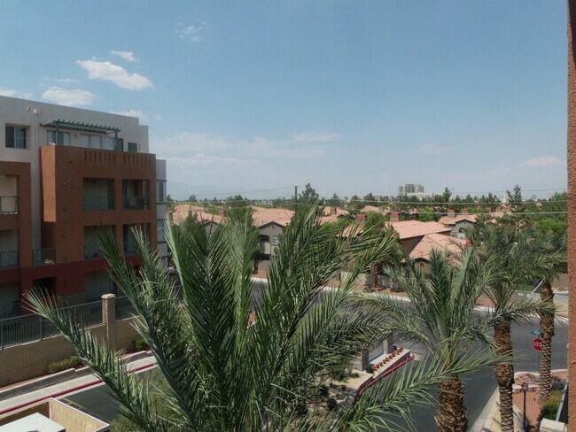 Building Photo - Fully Furnished Park Avenue Condo