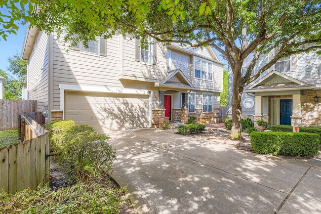 Building Photo - "Charming 3-Bed Townhouse Retreat with 151...