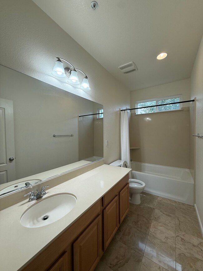 Building Photo - Private Cul-de-Sac Home in Gated Roseville Community with Views