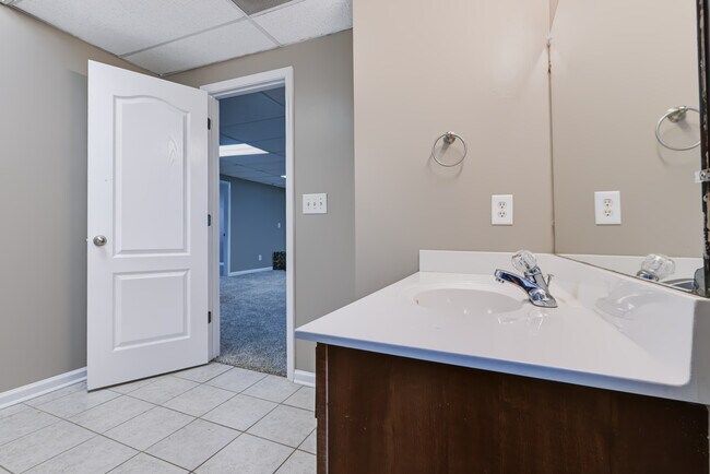 Building Photo - Flagstone Drive