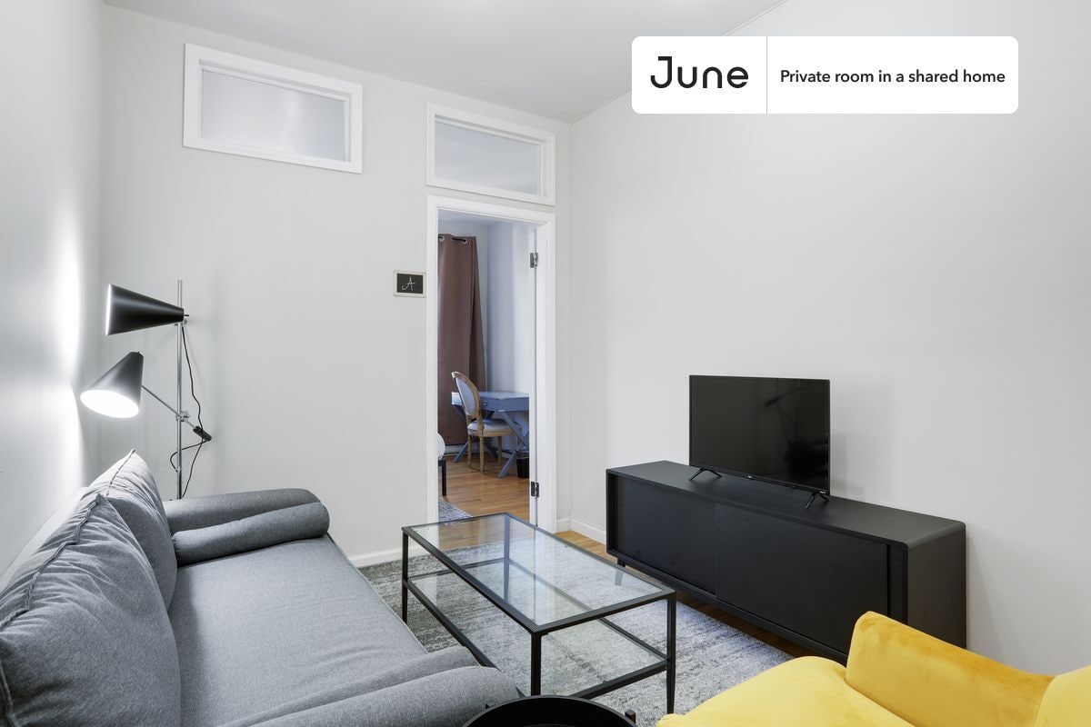 Building Photo - Room in Shared 3 bed/1 bath home