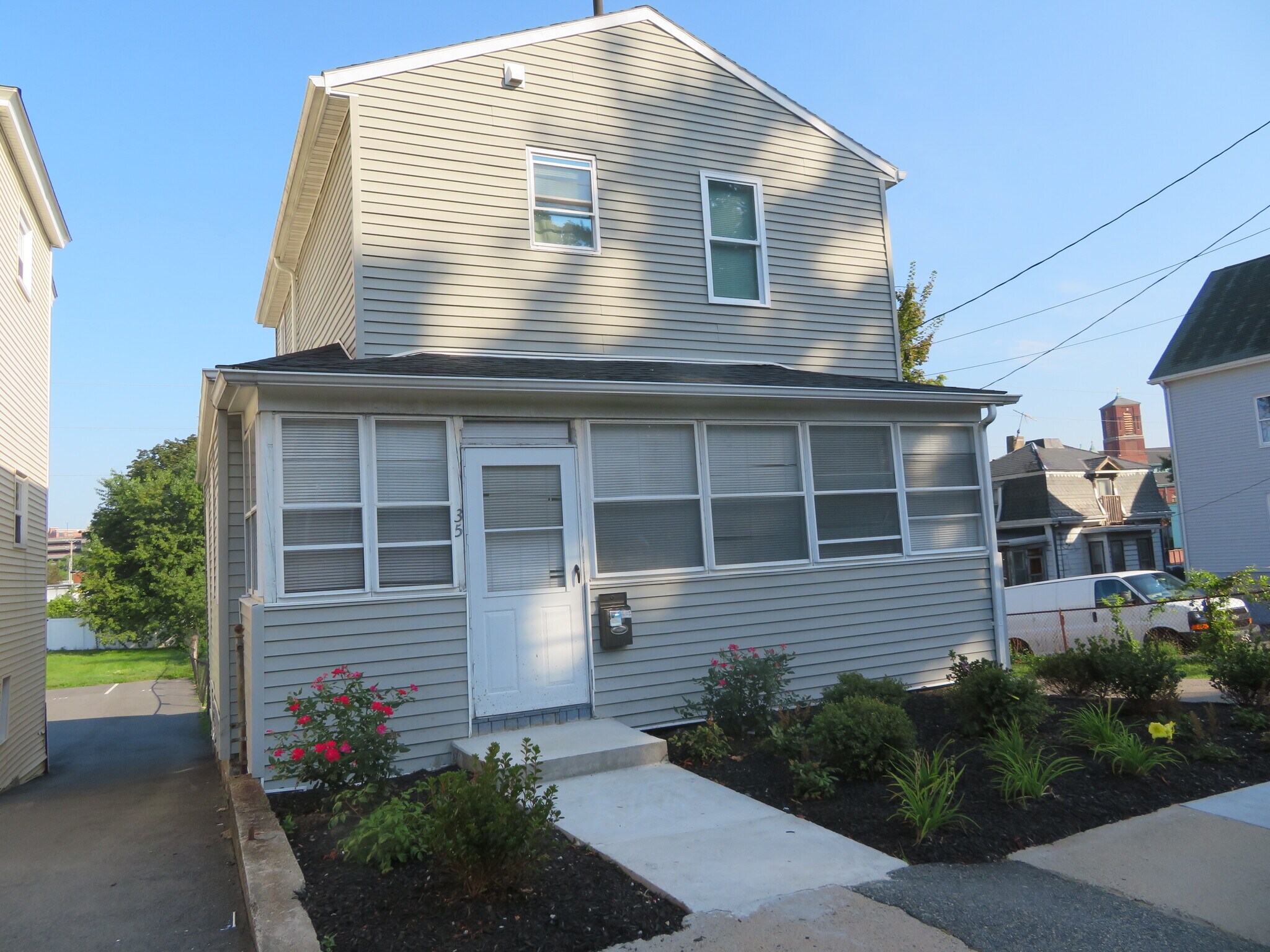 Building Photo - 35 Madison St