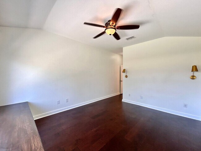 Building Photo - Charming Rustic Retreat – 3 Bed, 2 Bath Si...