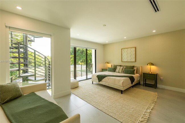 Building Photo - 8850 NE 8th Ct