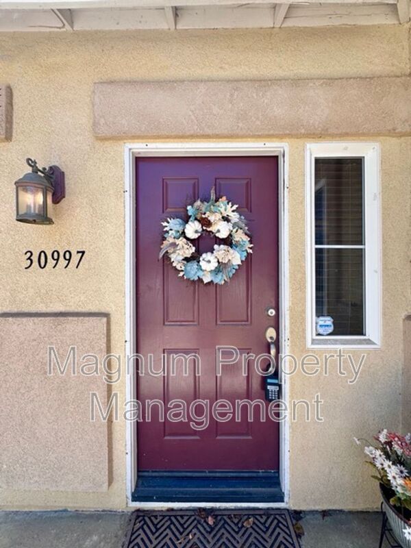Building Photo - 30997 Oakhill Dr