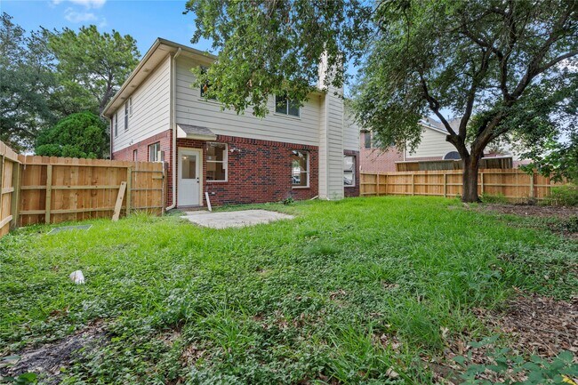Building Photo - 10908 Sycamore Dr S