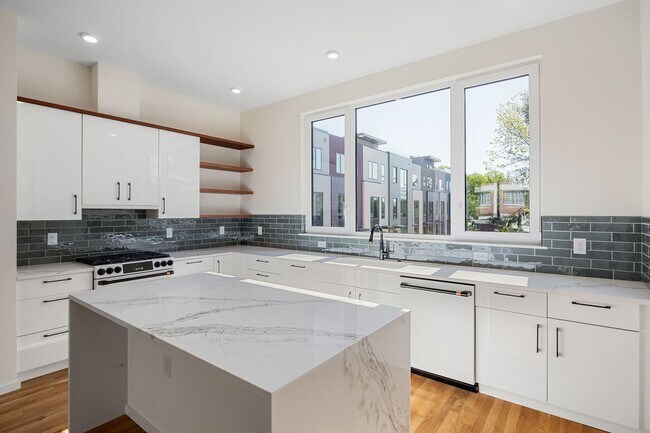 Building Photo - 223 S Stafford Ave