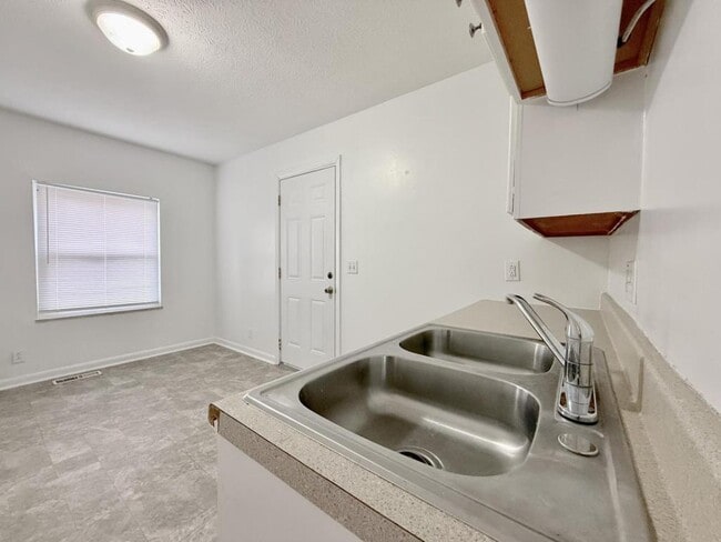 Building Photo - 2609 Bartlett St