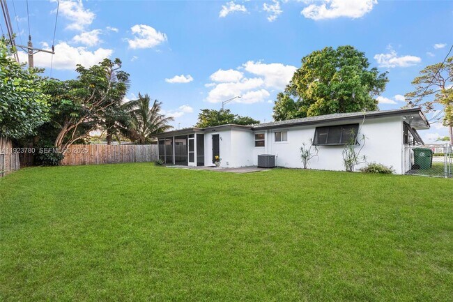 Building Photo - 1472 NE 62nd St