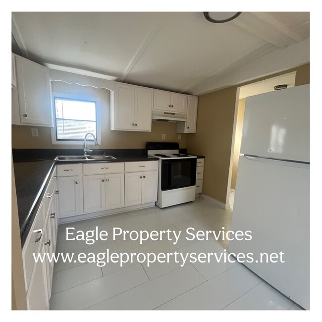 Building Photo - 1546 River Rd