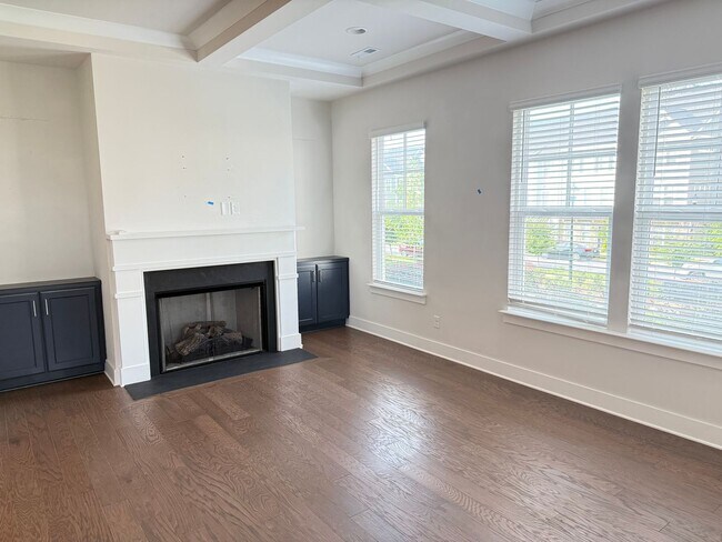 Building Photo - Spacious Modern End-Unit Davidson Townhome - Lake Davidson Access