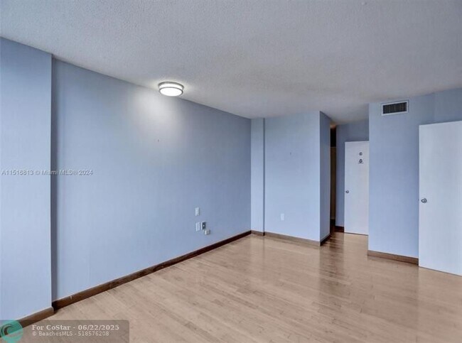 Building Photo - 11930 N Bayshore Dr