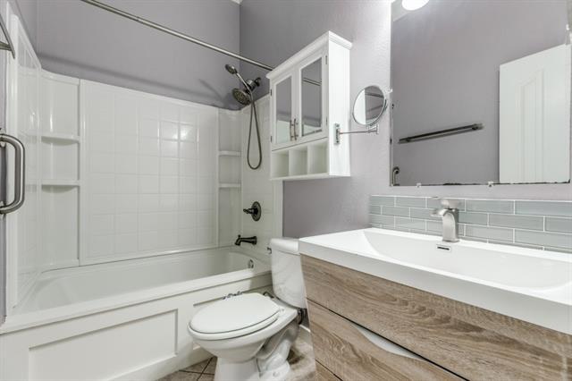 Building Photo - 2472 Deerwood Dr