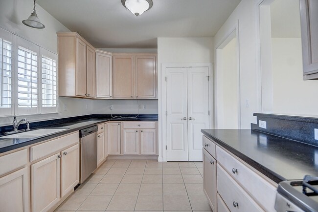 Building Photo - FOR RENT - NORFOLK!