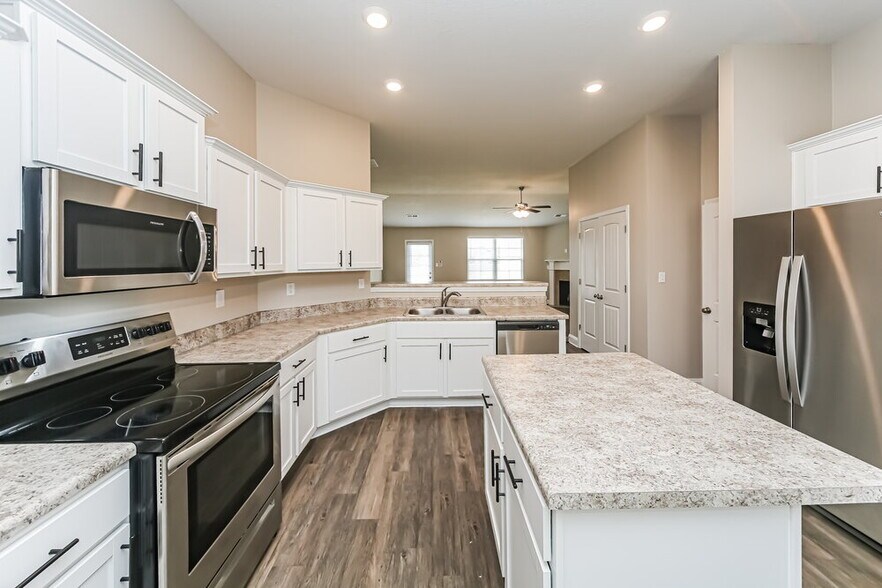 Building Photo - 3441 Sabra Ln