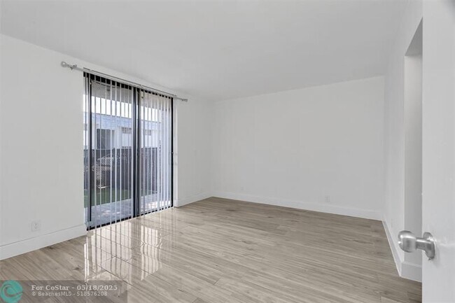 Building Photo - 3361 NW 85th Ave