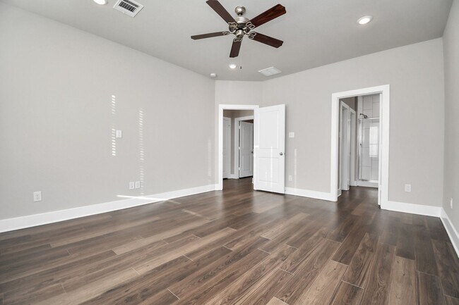 Building Photo - Beech