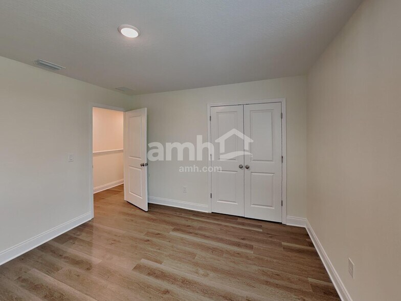 Building Photo - 5654 Oesterle Rd