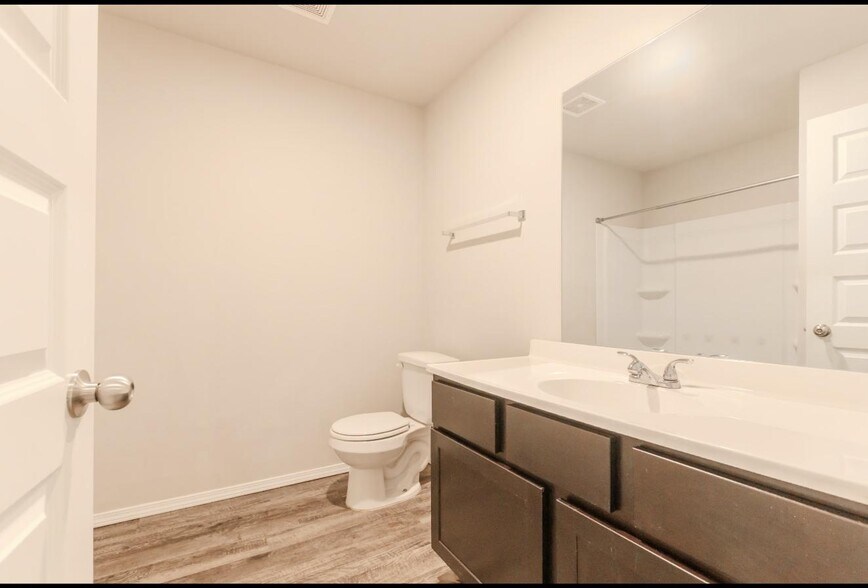 Building Photo - 755 Foxtail Dr
