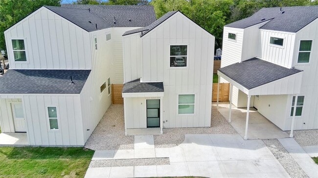 Building Photo - 6107 Begonia Cir