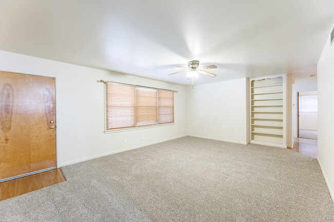 Building Photo - Remodeled throughout, 3/2/1