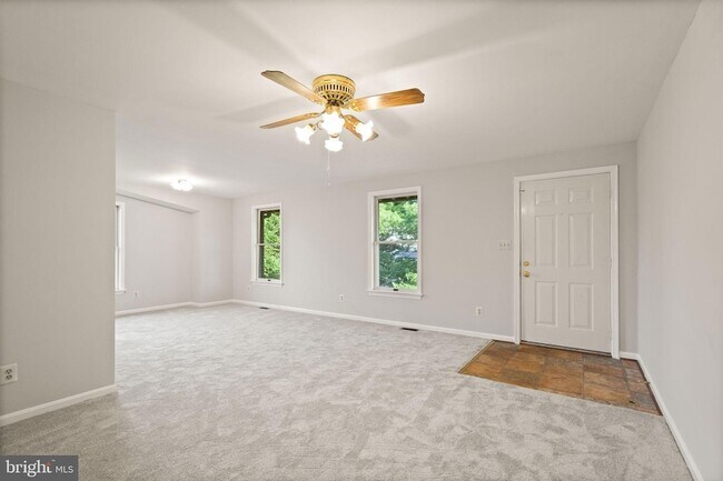 Building Photo - 318 Evergreen Mills Rd