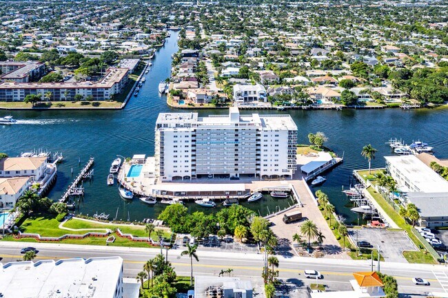 Building Photo - 1160 Hillsboro Mile