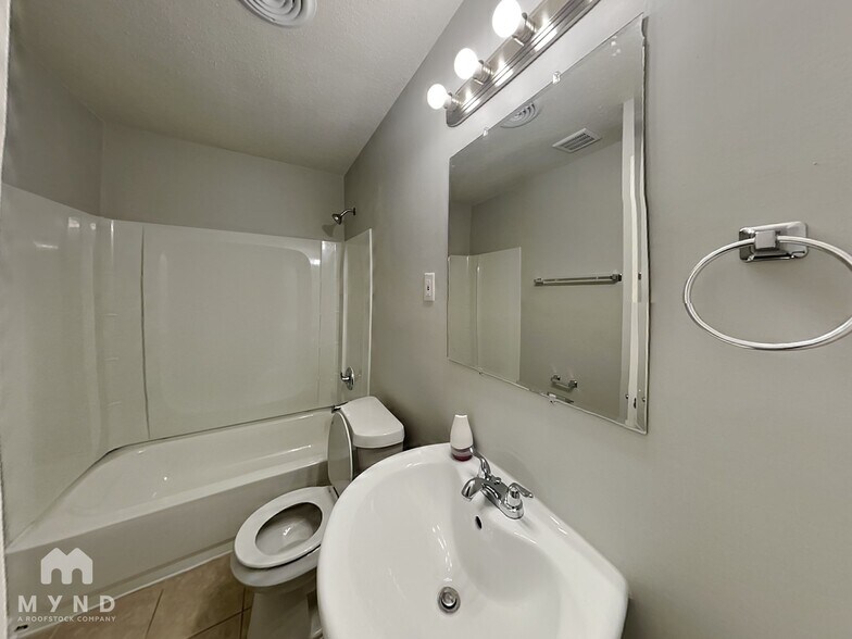 Building Photo - 3775 Emerson Ave