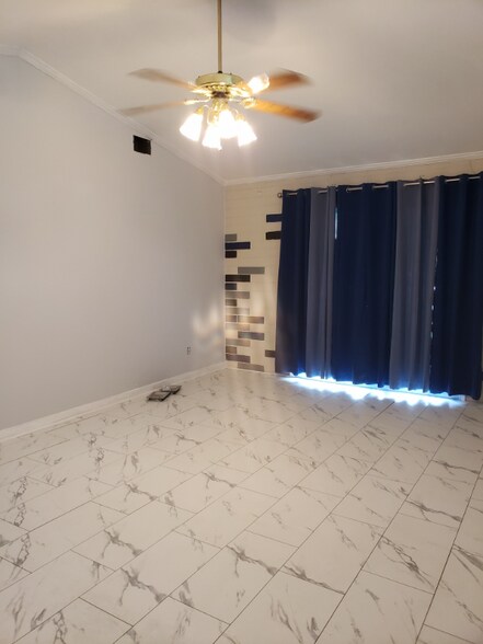 Building Photo - 4359 Montclair Cir E