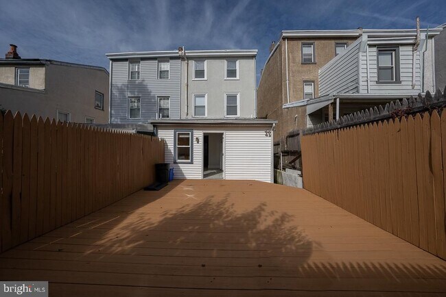 Building Photo - 217 Dupont St