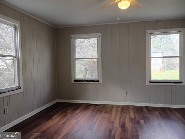 Building Photo - 211 Arnco 6th St