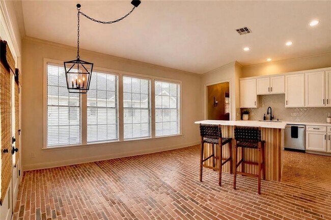 Building Photo - 18123 Cusachs Dr