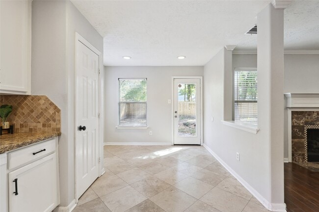 Building Photo - 10 Eastwood Pl