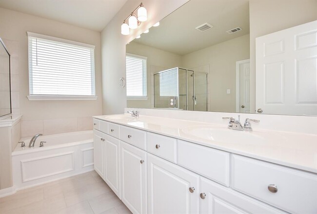 Building Photo - 2642 Settler Hl Dr