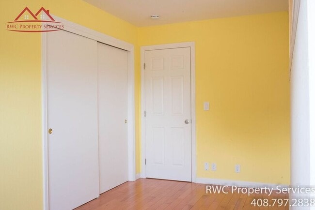 Building Photo - 4267 Will Rogers Dr