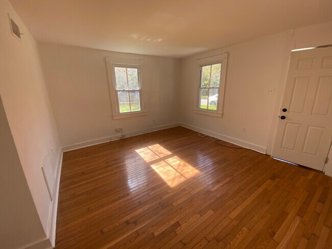 Living - 204 11th St